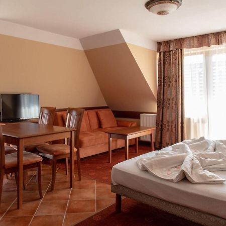 Fonix Wellness *** 1 A Epulet Bed & Breakfast Hévíz Dış mekan fotoğraf