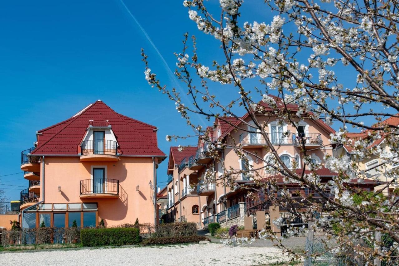 Fonix Wellness *** 1 A Epulet Bed & Breakfast Hévíz Dış mekan fotoğraf