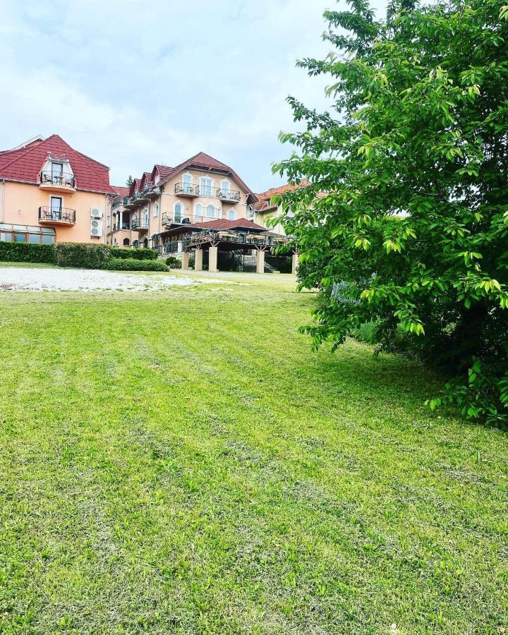 Fonix Wellness *** 1 A Epulet Bed & Breakfast Hévíz Dış mekan fotoğraf