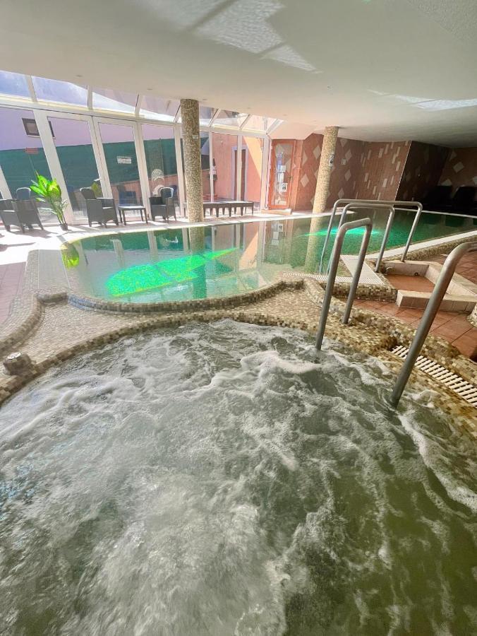 Fonix Wellness *** 1 A Epulet Bed & Breakfast Hévíz Dış mekan fotoğraf