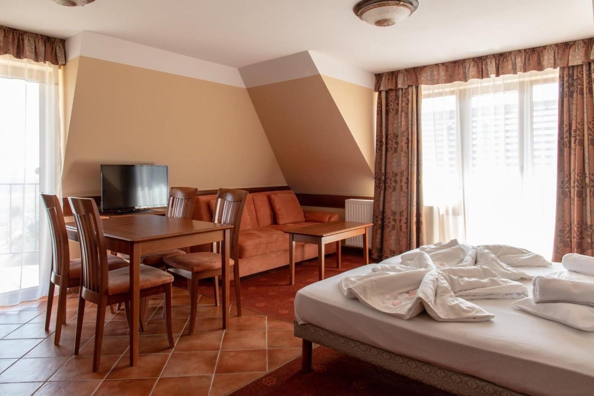 Fonix Wellness *** 1 A Epulet Bed & Breakfast Hévíz Dış mekan fotoğraf