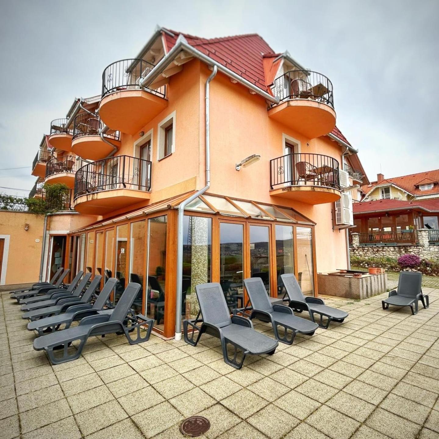 Fonix Wellness *** 1 A Epulet Bed & Breakfast Hévíz Dış mekan fotoğraf