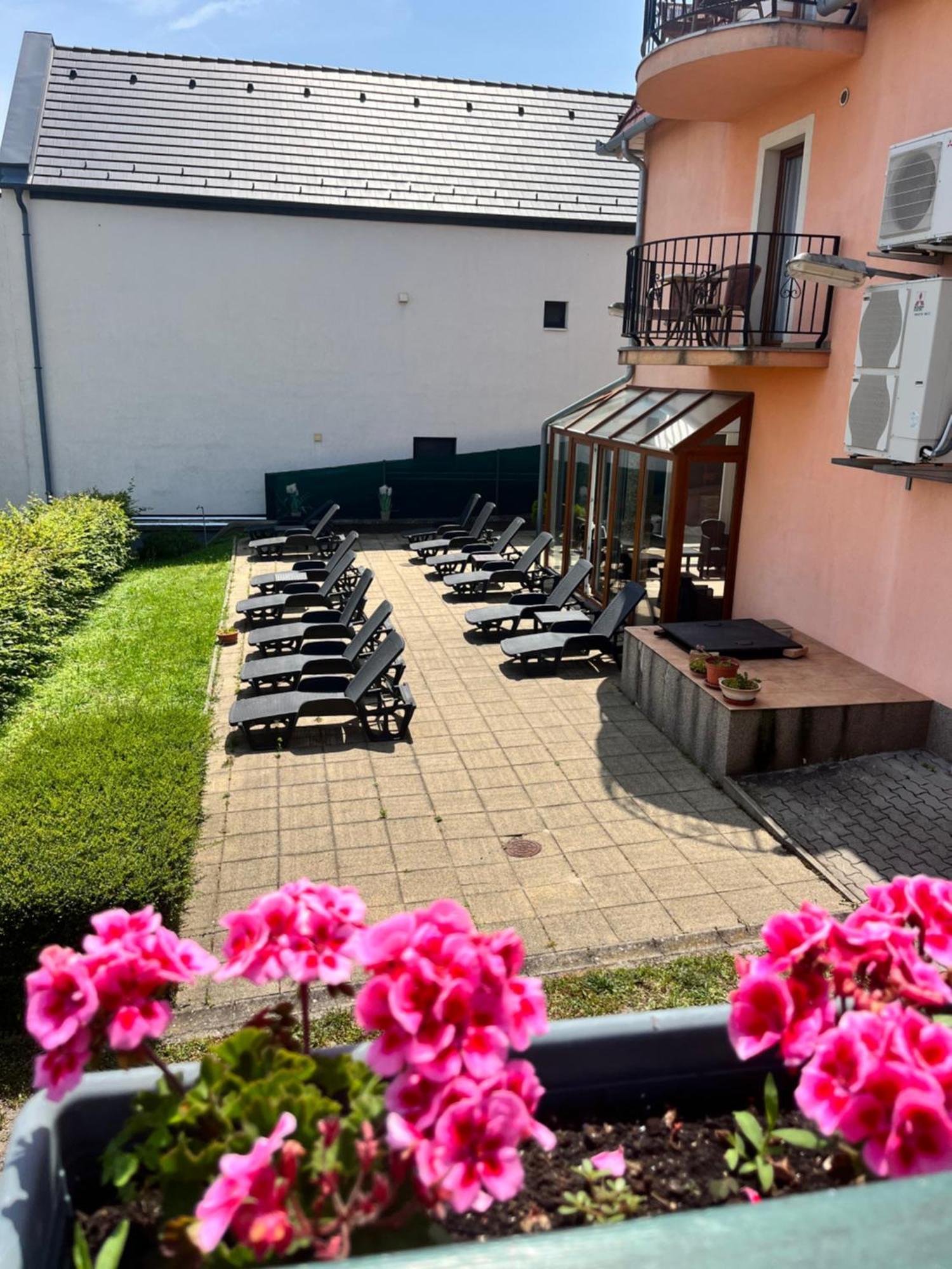 Fonix Wellness *** 1 A Epulet Bed & Breakfast Hévíz Dış mekan fotoğraf