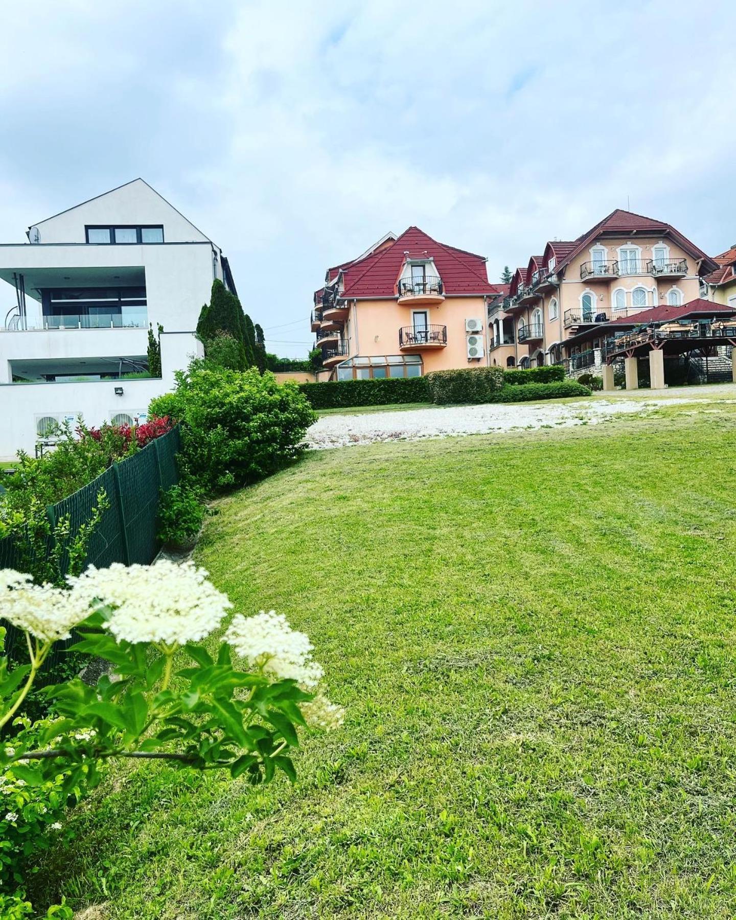 Fonix Wellness *** 1 A Epulet Bed & Breakfast Hévíz Dış mekan fotoğraf